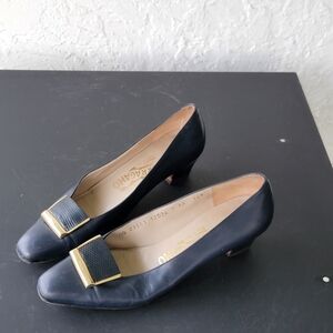 Salvatore Ferragamo Womens Vintage Leather Pumps Sz 7 AA Navy Blue Gold